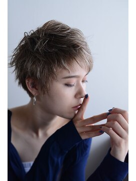 ミラバイグリーン(Mira by green) 無造作ショート　X　小顔【shine beige】　#6