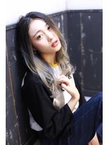 オースト ヘアー ステラ 新宿店(Aust hair Stella)&nbsp;センターパート☆外国人風バレイヤージュ【ホワイティグレー】