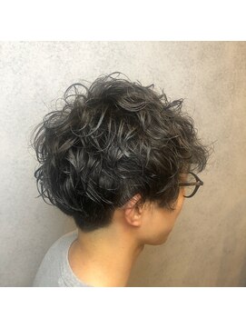 ヘアサロンM 新宿 強めウェーブパーマ