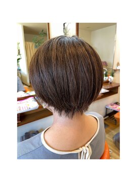 キキ 美容室(KIKI) 大人丸みショートスタイル
