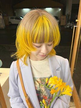 トゥコ(tuco) デザインカラー　イエロー　ルーツ　ウルフカット　ベージュ