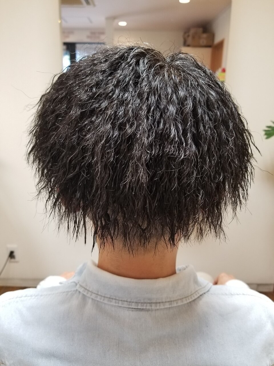 黒×ツイストパーマ：L183215471｜バズ(BUZZ)のヘアスタイル