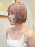 切りっぱなしボブ色素薄めピンクベージュ