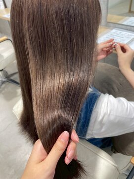 ニア 栄(nia) 大人シアーベージュミニウルフボブミディアムレイヤー