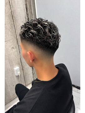 雅(MIYABI) スキンフェード+ケアパーマ