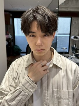 ファルベ(Farbe) 波巻きツイストスパイラル/センターパート/ニュアンスパーマ