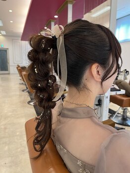 アーサス ヘアー デザイン 水戸店(Ursus hair Design by HEADLIGHT)の写真/特別な日は誰より輝く私に。トレンドの金箔×リボンで創る、華やかで品のある最旬パーティヘア【水戸】