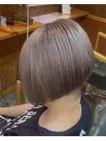 ヘアーサロン アトリエ(Hair salon ATORIE) 前下がりボブブリーチカラーシルバーベージュ
