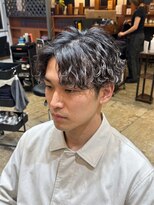 ジェットブラックキューサンロク(JET BLACK 936)&nbsp;クリームパーマでつくる、柔らかく軽やかなサーフカール