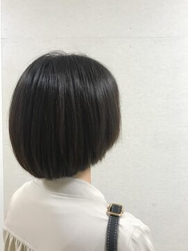 コム(com by neolive) 前上りボブ2