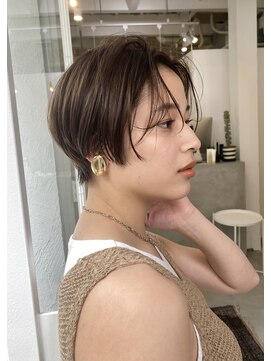 ラボ(Ravo) 透け感のあるショートボブスタイル