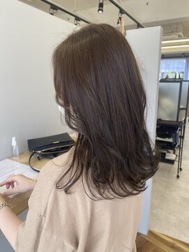 リジー(Litzy) ”大人かわいい×柔らかカラー”【椎葉】