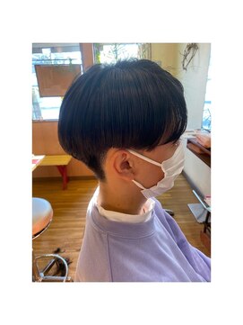 キキ 美容室(KIKI) センター分けメンズショート