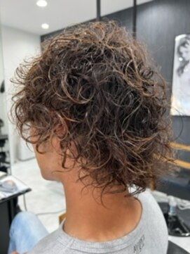 ディティール(Detail) 無造作な質感と大胆な動き×リッジパーマ