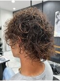 無造作な質感と大胆な動き×リッジパーマ