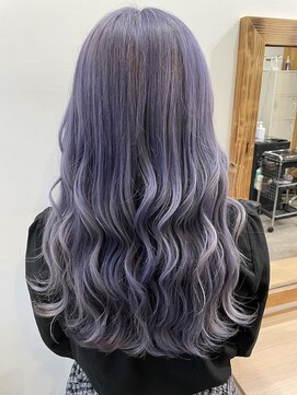 ラビス クローバー(Lovis clover) ロングヘアー グレージュカラー