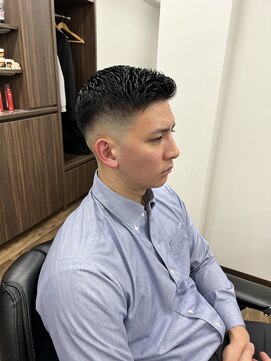 ダンブライズバーバー(DAN BRISE) スキンフェード