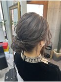 サイドシニヨン×おくれ毛まとめアレンジ
