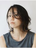 暗髪ハイライトミディアムレイヤー