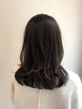デイリリーバイアメリア 川西店(daylily by Ameria) 20代30代40代こなれミディアム小顔似合わせレイヤー