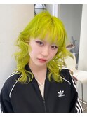 マニキュアカラー×グリーンカラー×レイヤーカット×ブリーチ