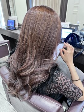 ヴィサージュクオン(VISAGE Quon) 艶めくラベンダーブラウンカラーで大人可愛い印象に