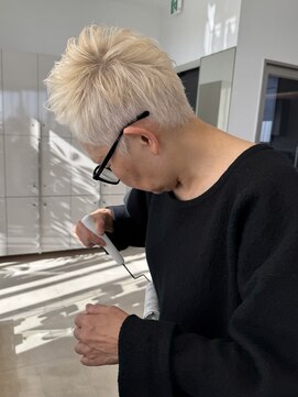 エレン 向ヶ丘遊園 登戸(ELEN) グレイミセスマダム60代70代80代白髪ヘアベリーショートショート