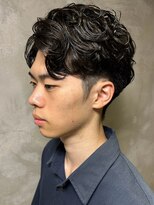 ディスイズバーバーサード(THIS IS BARBER 3rd)&nbsp;ニュアンスパーマ ツーブロック 刈り上げ 黒髪 ビジネス 20代