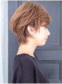 トップにふんわりボリューム感ミセスメリハリショートヘア