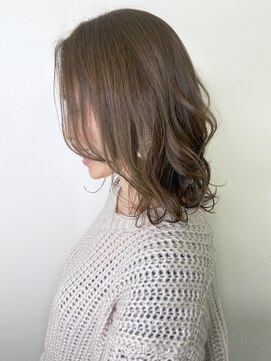 ルチェア ヘア(Lucea Hair) ミディアムカーキベージュ