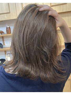 ロカ(roka) 柔らかストレートで外ハネレイヤースタイル　20代30代40代50代