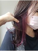 透明感のあるカラーにピンクのインナーカラー