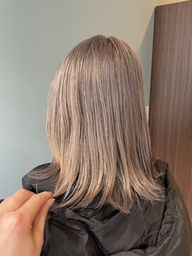 スイート(Suite) レイヤーカット×透明感ミルクティーカラー/20代30代40代