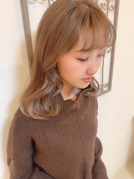 ソレイユトウキョウシブヤ(SOLEIL TOKYO shibuya) ミディアムレイヤー韓国くびれヘアブリーチシアーベージュ