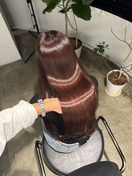 トゥエル バイ ディプティモイラ(tuelu by dipty MOILA) 艶感抜群!ボルドーヘア