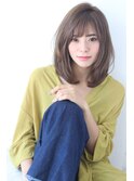 ミディアムボブ×ブルージュで軽やかさと可愛さを演出!