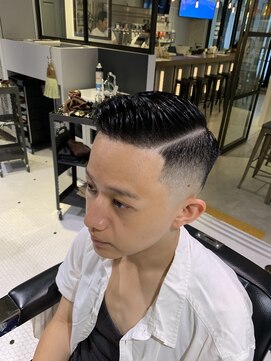 フランクスバーバーザスタンド(Frank’s barber the stand) メンズサイドパートスキンフェードアップバングF