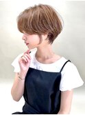 大人くびれショート ショートヘア 透け感ベージュカラー