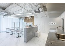 ディーン 栄店(DEAN)の雰囲気（栄駅から徒歩5分広々とした空間/ケア剤でブリーチもダメージレス）