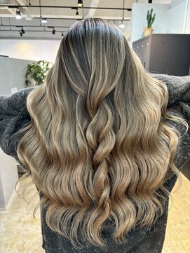 メリー オオサカ(Merly Osaka) 海外漂うバレイヤージュ