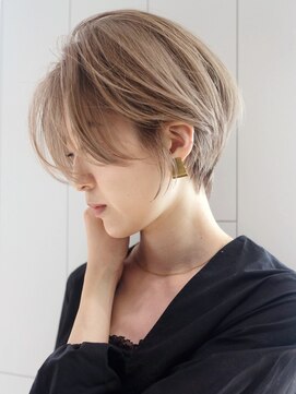 シオン(shion) ボブショートミルクティーハイトーンホワイトベージュ_ba341472