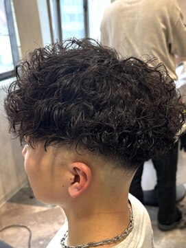 ハッシュタグネイビー 仙台駅前店(#NAVY) スペインカール波巻きツイスパ仙台美容室シャドウパーマ刈り上げ