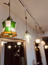 電球色で包む、温かみのあるレトロ照明