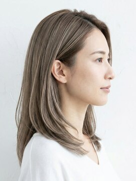 と和×美髪クリニック 巣鴨店 ツヤ感外ハネ×ベビーライトのグレージュミディアム