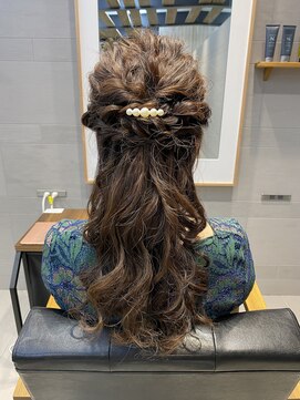 パウ ハナ(Pau Hana) ふんわりハーフアップ