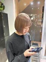 グレーベージュ レイヤーロング 前髪パーマ アッシュブラック