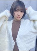 大人似合わせハッシュカットグレージュカラーツヤ髪スタイル