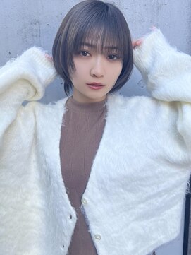 フリー(Free) 大人似合わせハッシュカットグレージュカラーツヤ髪スタイル