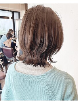 ティーシェル(TIECHEL) 小顔イメチェン、ブルーグレージュカラーくびれレイヤーボブ