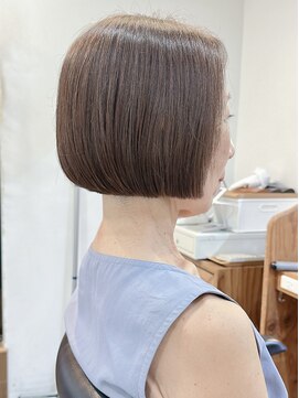 イチエ(ICHIE) 白髪ぼかしも叶える大人の艶ベージュボブ